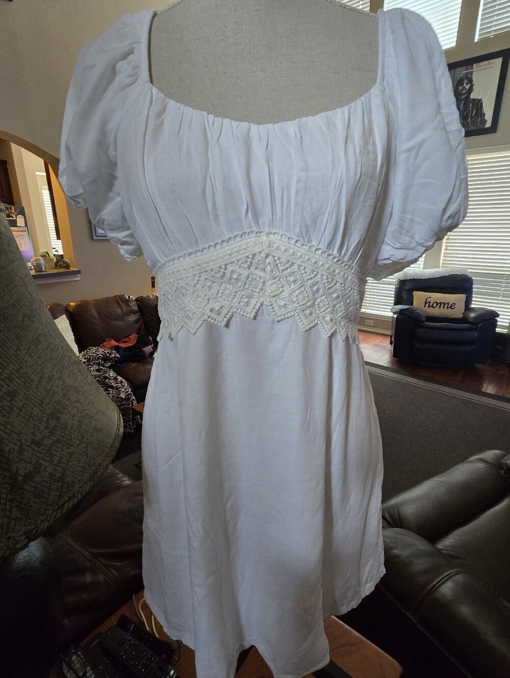 Trixxi White Lightweight Tunic Top with Puff Sleeves Sz. XL Francesca's